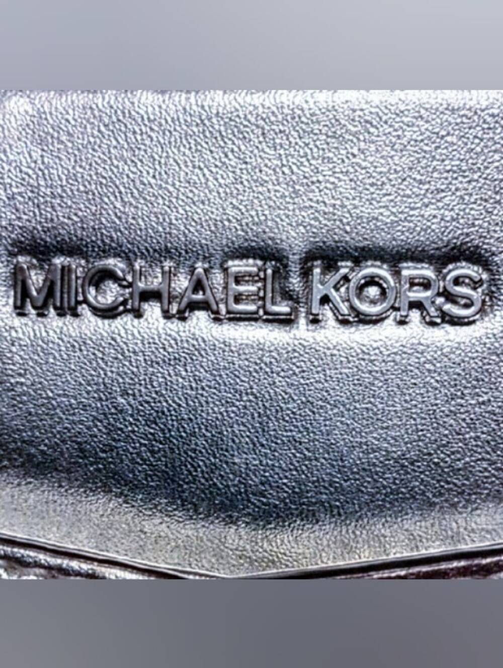 MICHAEL KORS Silver Metallic Leather Crossbody Bag! 💕EUC - Picture 3 of 5